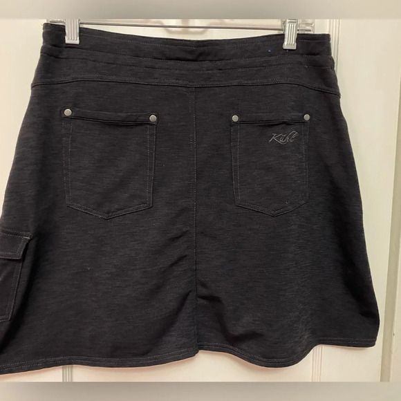 KUHL medium cargo skort in charcoal. - Picture 5 of 10